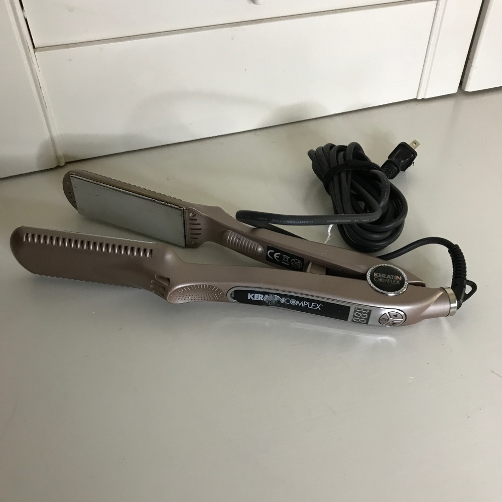 Keratin Complex Stealth III Titanium Flat Iron 1.5